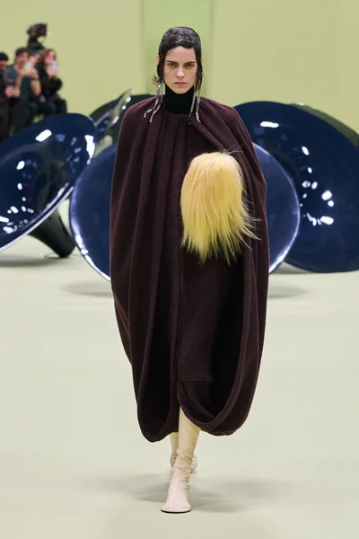 Look 7
